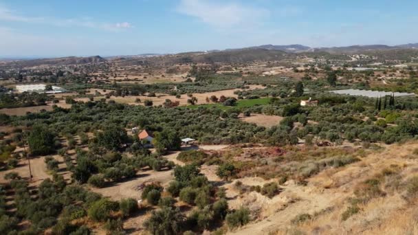Vallée avec oliviers et maisons rurales. Chypre — Video