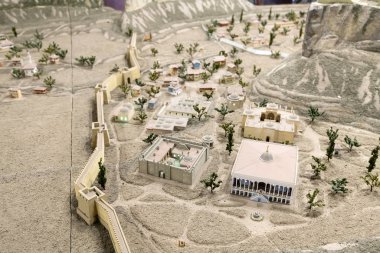 Bakhchisaray, Kırım - Temmuz. İki. 2019. Müzedeki ortaçağ Bakhchisarai 'sinin minyatür bir kopyası Degirmen.