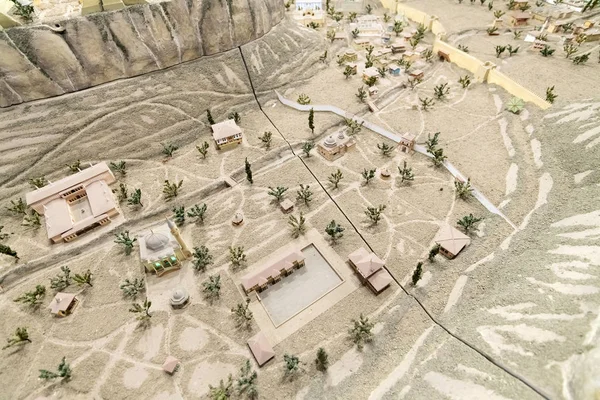 Bakhchisaray, Kırım - Temmuz. İki. 2019. Müzedeki ortaçağ Bakhchisarai 'sinin minyatür bir kopyası Degirmen.