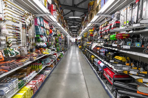 Gryazi, Rusia - 30 de agosto. 2016. Materiales de construcción Prorab tienda interior — Foto de Stock