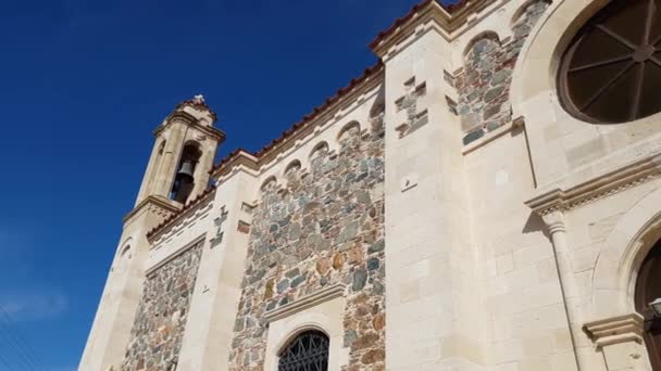 Uma igreja de Agia Marina em Eptagonia, Chipre — Vídeo de Stock