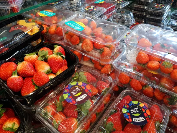 Moscow, Russia - Jan 27. 2020. Fresh strawberries in plastic containers at the Perekrestok store — Stock Photo, Image