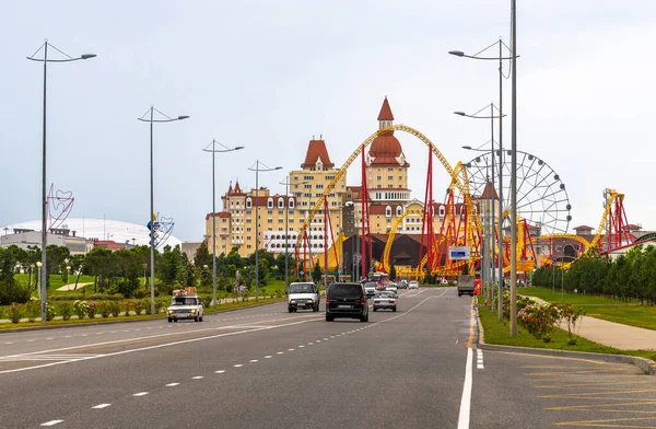 Sochi, Russia - June 5. 2018. City panorama with the hotel Bogatyr and Sochi Park — Stock Photo, Image