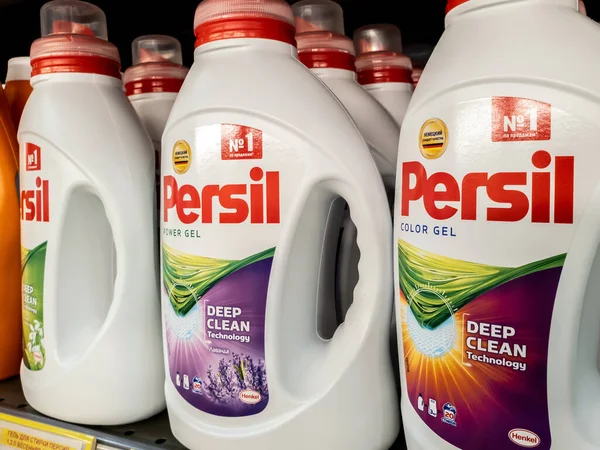 Moskova, Rusya - 23 Şubat. 2020 yılı. Persil - Selgros Nakit ve Taşımacılık 'taki bir rafta çamaşır yıkamak için jel