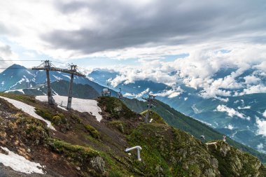 Sochi, Rusya - 1 Haziran. 2018. Rosa Khutor 'un kayak merkezinin genel görünümü