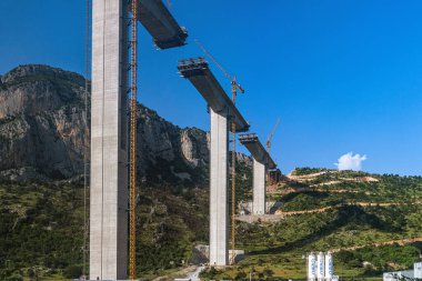 Podgorica, Karadağ - 14 Haziran 2019. İnşaat Otobanı Otoban Barı - Bolyar - Karadağ 'dan Sırbistan' a Belgrad.
