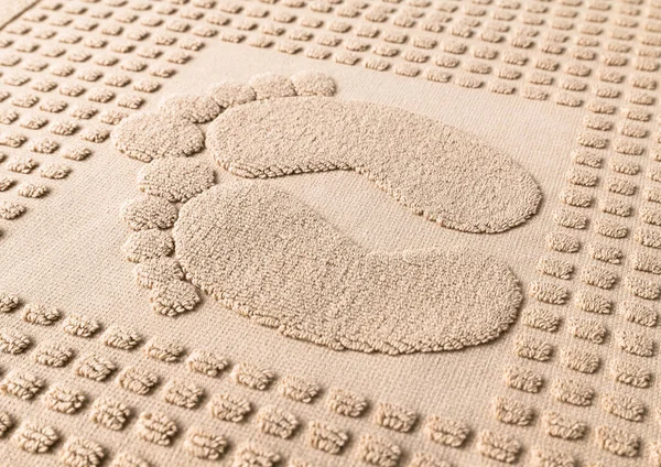 타월에 발자국 형태의 — 스톡 사진
