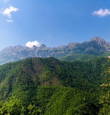 Karadağ 'da yaz aylarında güzel bir dağ manzarası