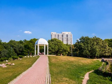 Moskova, Rusya - 15 Eylül. 2018. Timiryazevsky bölgesindeki Dubki 'de şehir parkında.