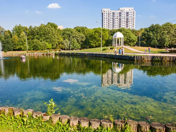 Moskau Russland September 2018 Stadtpark Dubki Mit Teich Timirjasewski Bezirk — Stockfoto