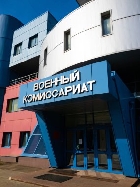 Moskova, Rusya - 27 Mart. 2020 yılı. Zelenograd idari bölgesindeki askeri komisyon üyesi. Askere alma