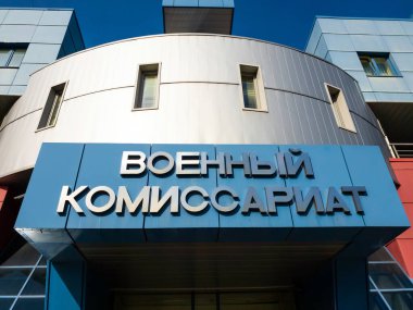 Moskova, Rusya - 27 Mart. 2020 yılı. Zelenograd idari bölgesindeki askeri komisyon üyesi. Askere alma