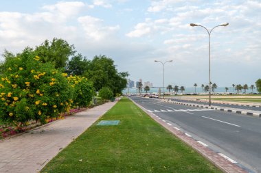 Doha, Katar - 20 numara. 2019. Al Bidda Caddesi 'ndeki şehir manzarası.