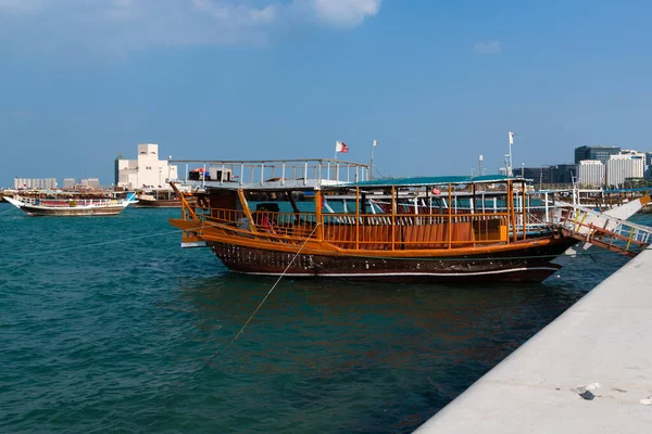 Sightseeing Båtar Med Flaggor Qatar Doha Qatar — Stockfoto