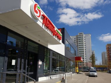 Moskova, Rusya - 1 Mayıs. 2020 yılı. Pyaterochka - en büyük market perakendecisi