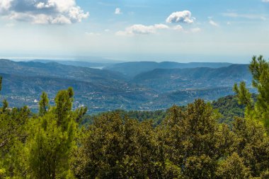 Kıbrıs adasının en yüksek zirvesi olan Olympmbos 'tan görüntü