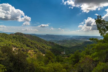 Kıbrıs adasının en yüksek zirvesi olan Olympmbos 'tan görüntü