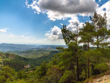 Kıbrıs adasının en yüksek zirvesi olan Olympmbos 'tan görüntü