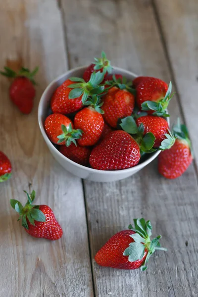 Aardbeien Houten Ondergrond — Stockfoto