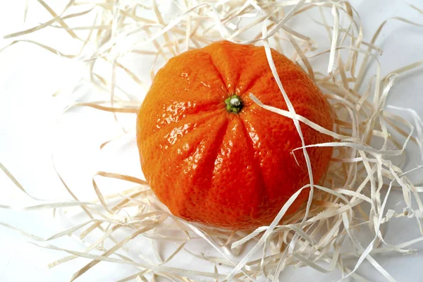Mandarina en el blanco — Foto de Stock
