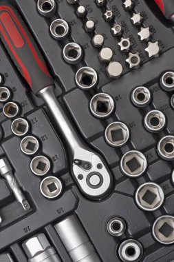 Masanın üzerinde araçları