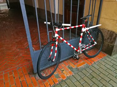 Şehirde bir bisiklet.