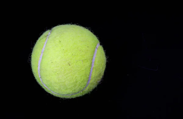 Tennis Boll Svart Bakgrund — Stockfoto