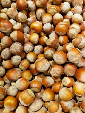 yığın beyaz zemin üzerine fındık