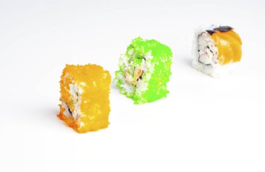 Japon suşisi tabakta.