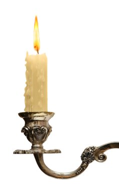 eski mum vintage bronz şamdan yakma. Beyaz arka plan üzerinde izole.
