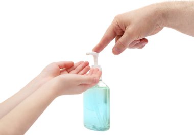 Alkol jeliyle ya da antibakteriyel sabun dezenfektanıyla ellerini yıka. Hijyen konsepti. Mikrop ve bakterilerin yayılmasını önler ve korona virüsünü önler. Beyaz bir arkaplanda izole edilmiş.