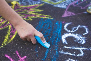 Okul çocuk çizimleri tebeşir