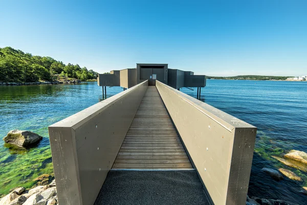 İsveçli kıyısında Bina Modern sauna — Stok fotoğraf