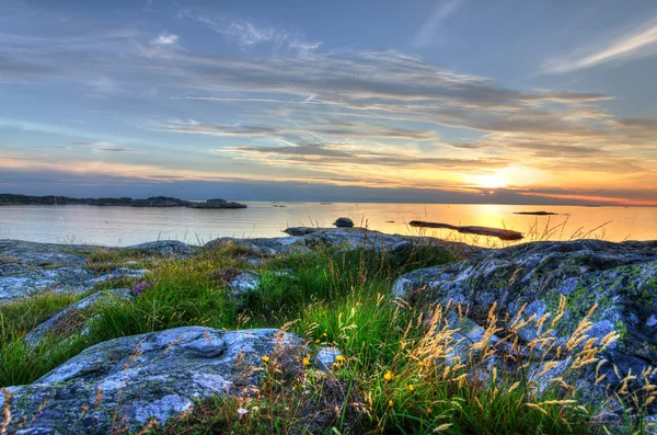 Belo pôr do sol na costa oeste sueca — Fotografia de Stock