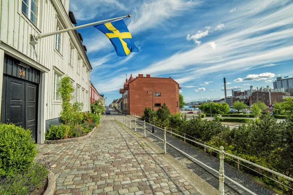 ストックホルム市のストリート ビューにはスウェーデンの国旗 — ストック写真