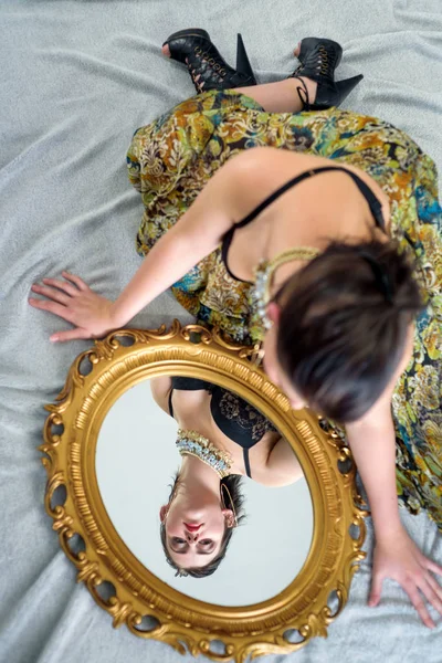 Young lady with retro mirror — Stock Photo, Image