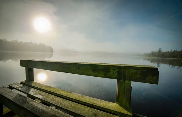 Houten Brug Spinnenweb Bij Zonsopgang — Stockfoto