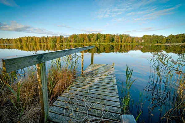 Mroźny Drewniany Most Szwedzkim Jeziorze — Zdjęcie stockowe