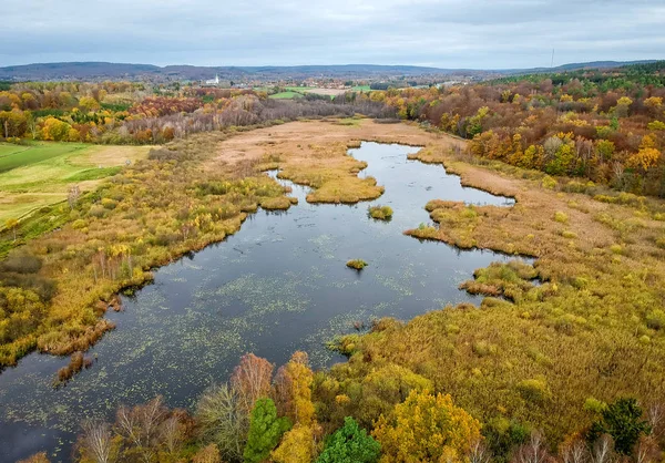 瑞典湖上的空中景观将于10月结束 — 图库照片