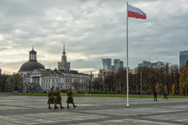 Warsaw Polonia Noviembre 2019 Guardia Cambia Hora Tumba Soldado Desconocido — Foto de Stock