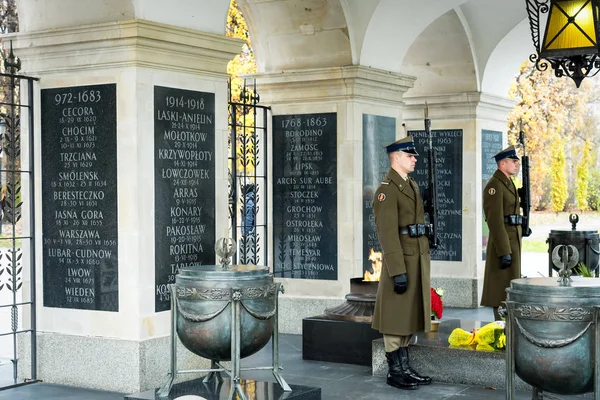 Βαρσοβία Πολωνία Νοεμβρίου 2019 Φρουρά Μπροστά Από Άγνωστο Στρατιωτικό Τάφο Royalty Free Φωτογραφίες Αρχείου