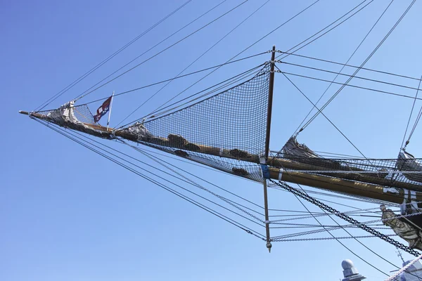 Weergave van een boegspriet van een grote houten zeilboot — Stockfoto