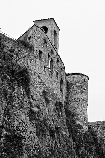 Malaspina castle в Італії — стокове фото