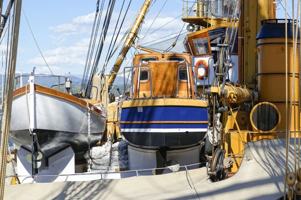 Oude houten leven boot — Stockfoto