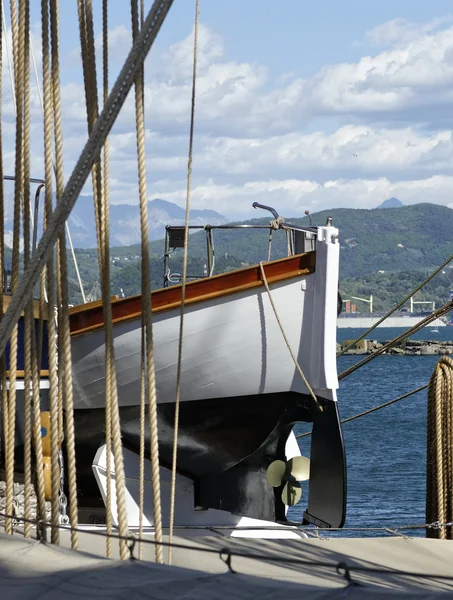Eski ahşap hayat tekne — Stok fotoğraf