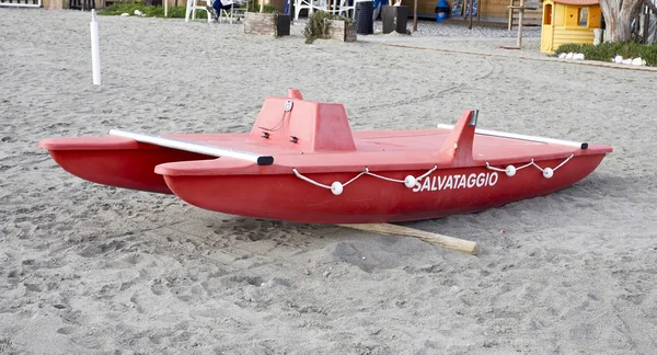 Sand beach rescue boat — Stock Photo, Image