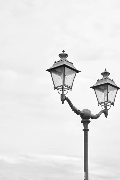 Foto Van Een Oude Straatlamp Spezia — Stockfoto