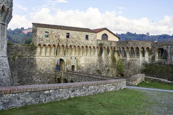 The mighty Pisan Fortezza Firmafede in Sarzana — Stock Photo, Image