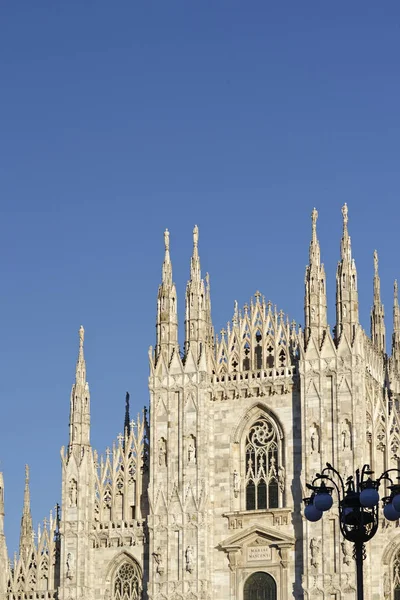 Duomo di Milano İtalya, Milano Katedrali'ne b ile anlam arıyor — Stok fotoğraf