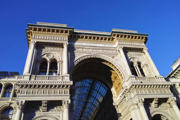 Стеклянный купол торговой галереи Vittorio Emanuele II. Mi — стоковое фото